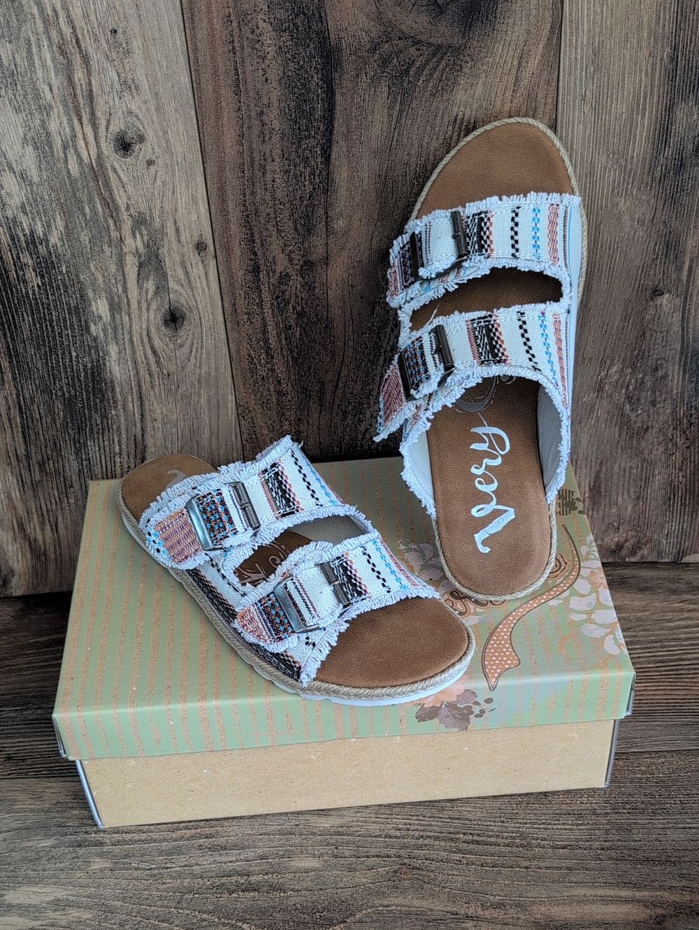 Very G Leni Woven Double-Buckle Aztec Slide Sandals 7   NIB      899A